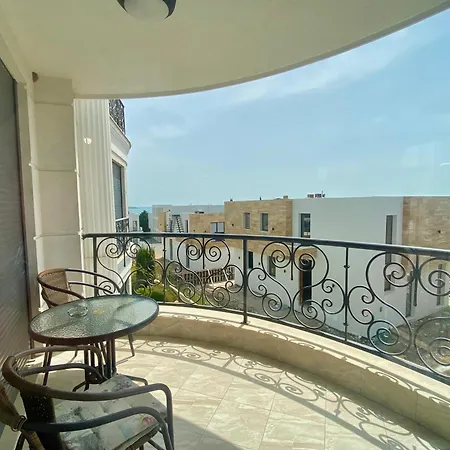 In Complex Sunny Island Deluxe Черноморец