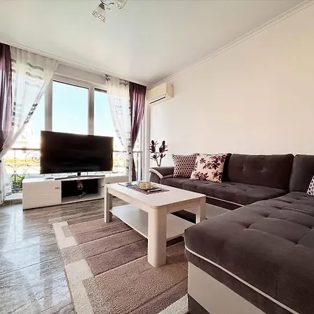 In Complex Sunny Island Deluxe Daire *