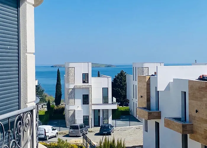 In Complex Sunny Island Deluxe