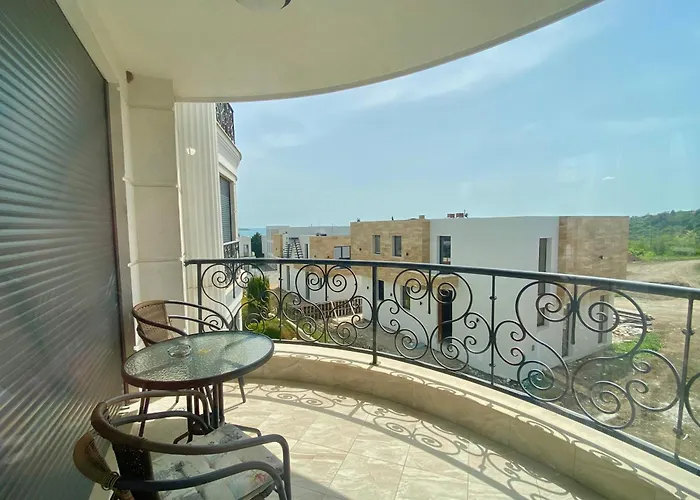 In Complex Sunny Island Deluxe Черноморец