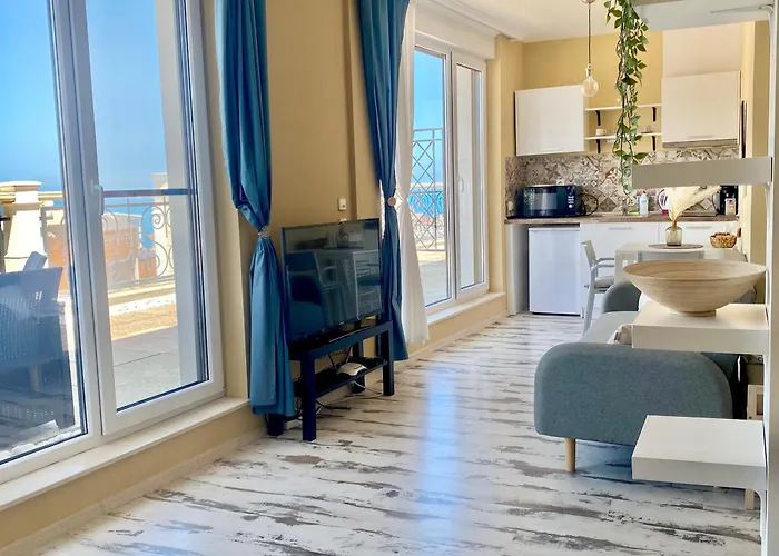 In Complex Sunny Island Deluxe * Черноморец