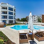 In Complex Sunny Island Deluxe * Черноморец