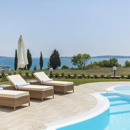 In Complex Sunny Island Deluxe شقة